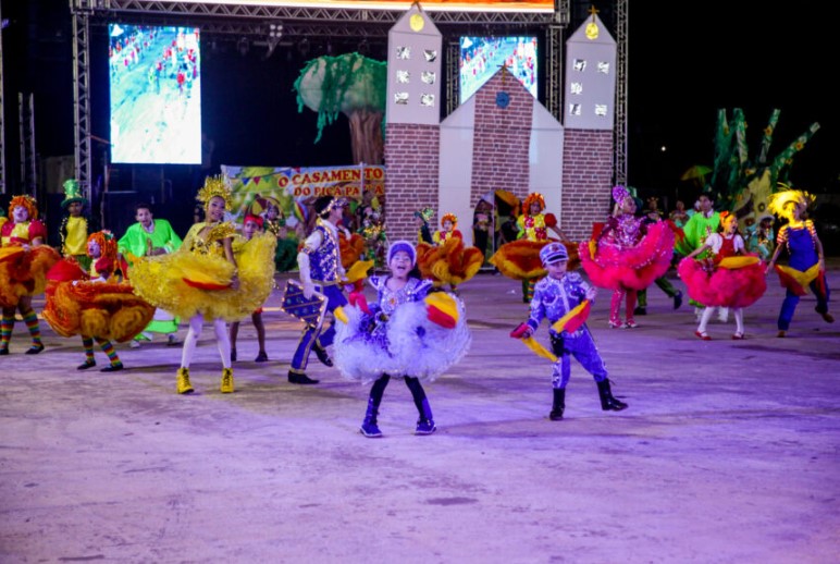 FLOR DO MARACUJÁ: Quadrilhas emocionam o público com temas culturais e poéticos