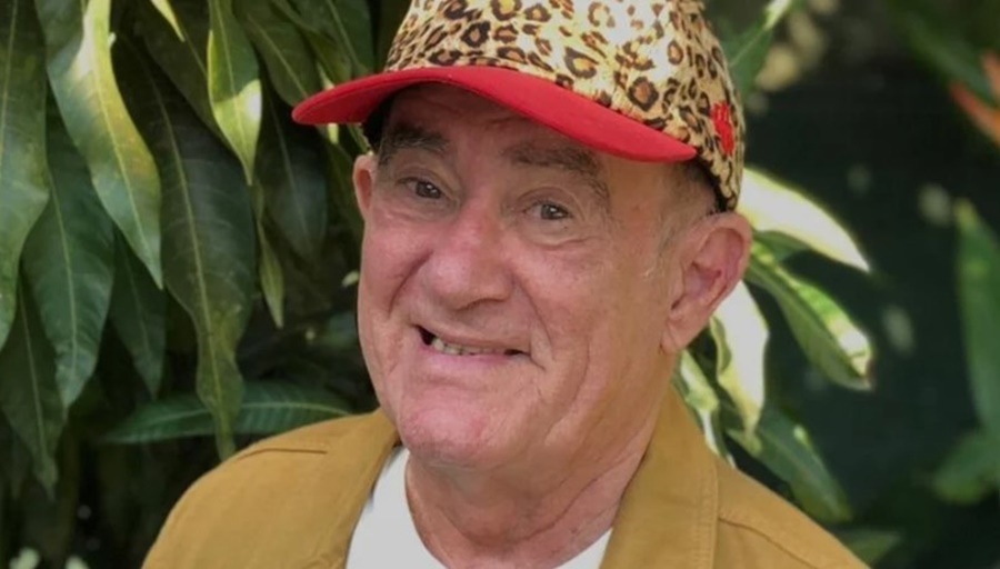 RECUPERADO: Renato Aragão tem alta do hospital: 'Em casa e com saúde'