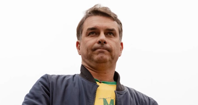 APURAÇÃO DA PF: Flávio Bolsonaro é investigado por lavagem de dinheiro pelo filme ‘Dark Horse’