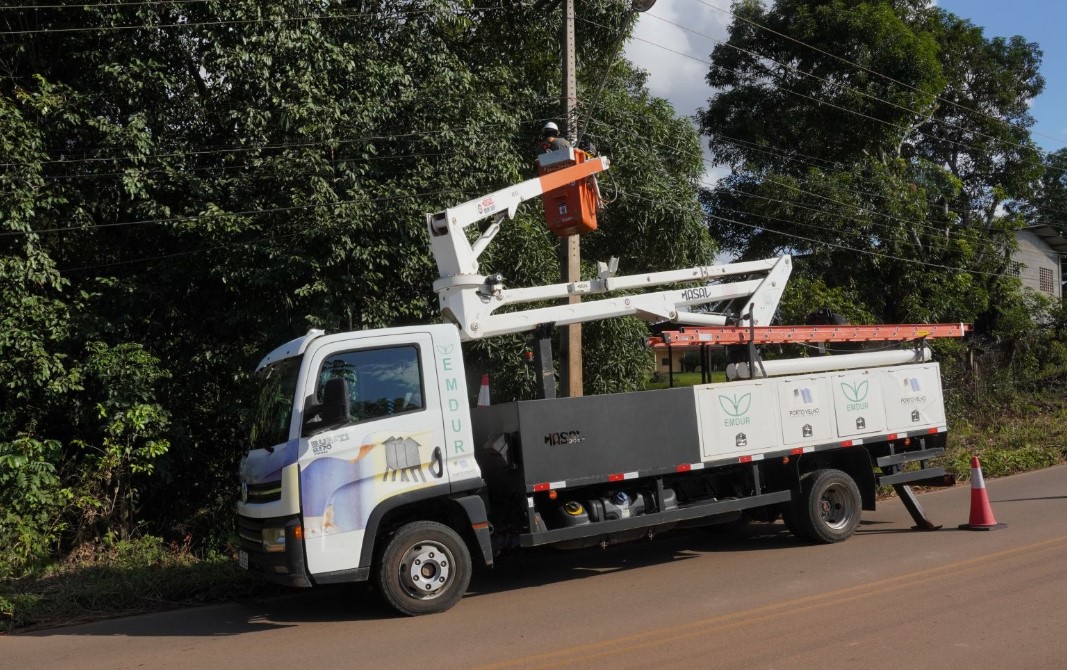 VANDALISMO: Fios da Estrada 13 de Setembro são furtados logo após revitalização na via