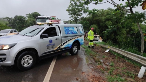 TRÁGICO: Adolescente de 14 anos e bebê morrem em acidente com carreta na BR 364