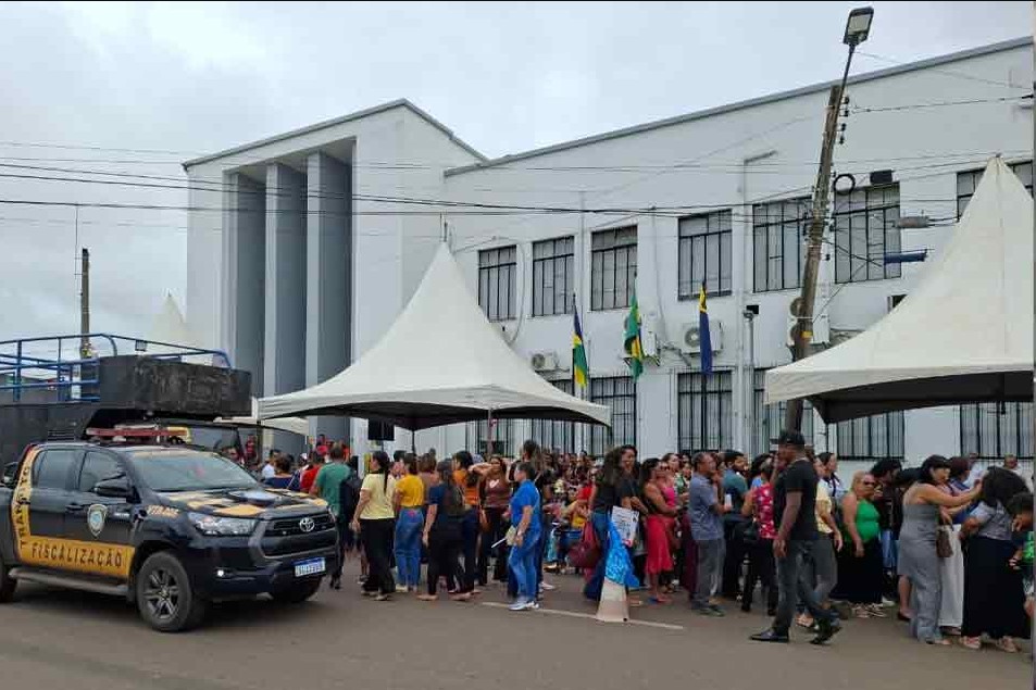 ATO PÚBLICO: Professores municipais pedem esclarecimento sobre pagamento do Piso Salarial