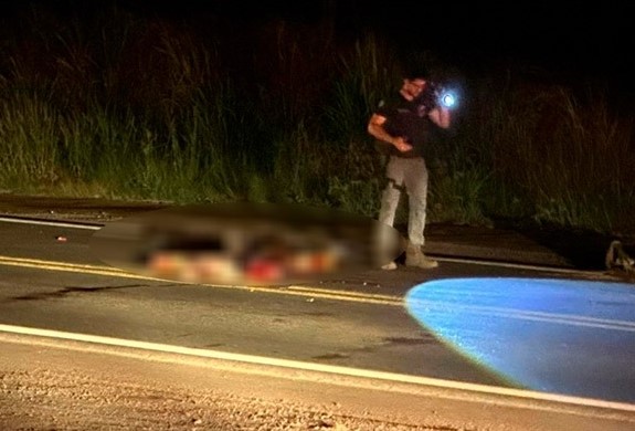 TRÁGICO: Pedestre morre atropelado por duas carretas na BR-364