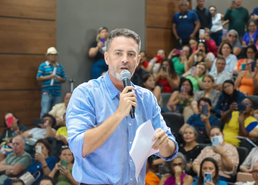 PISO GARANTIDO: Léo Moraes concede revisão salarial para servidores da Educação