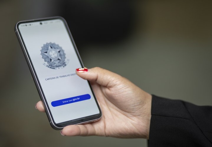 TRABALHO: Brasil supera marco de 5 milhões de empregos com carteira assinada desde 2023
