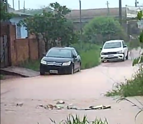 PEDIDO DE PROVIDÊNCIA: Moradores do Monte Sinai enfrentam transtornos com rua alagada na capital