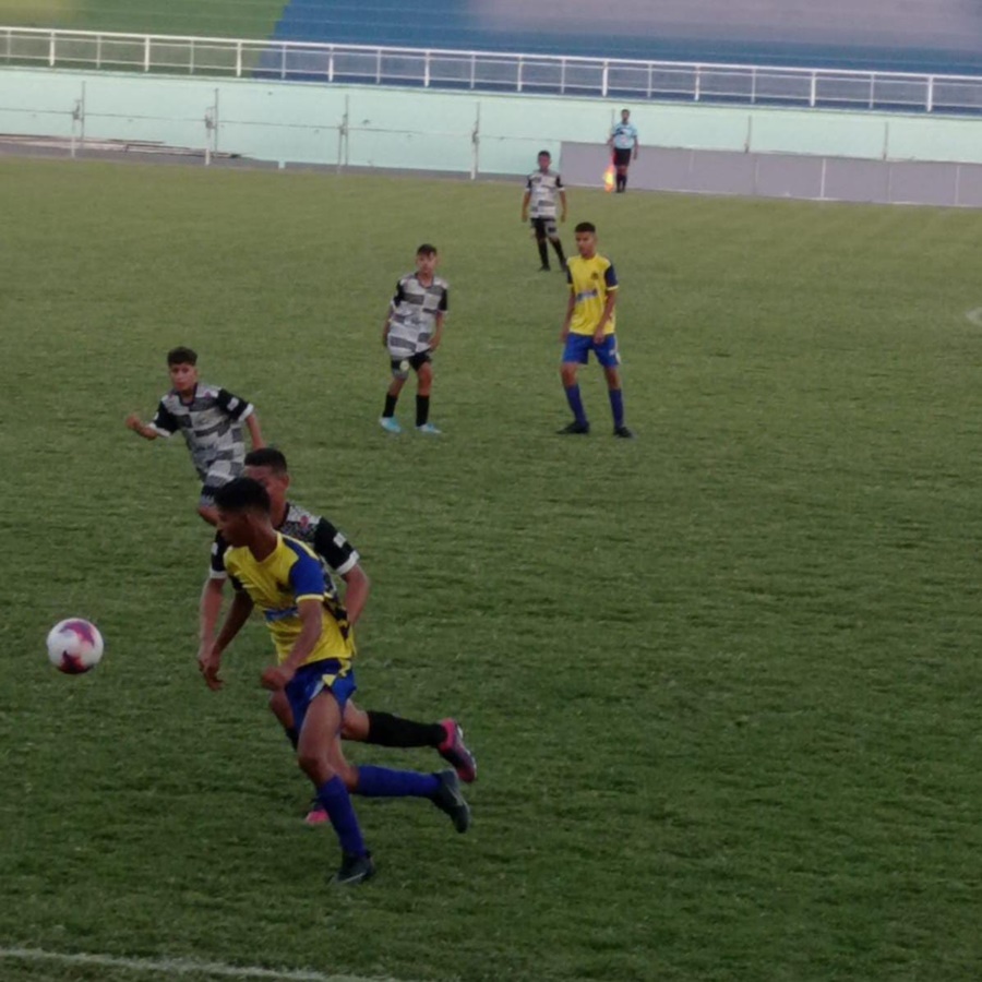 FUTEBOL SUB13: Atletas do Talentos do Futuro de Extrema participam de campeonato no Acre