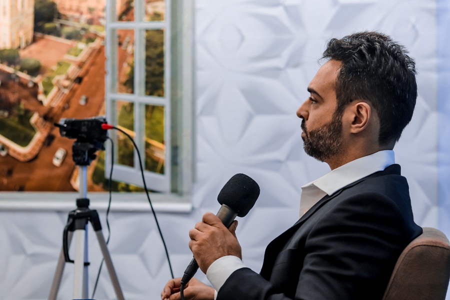 CRIANÇAS: Vinicius Miguel culpa desmonte na educação por analfabetos funcionais