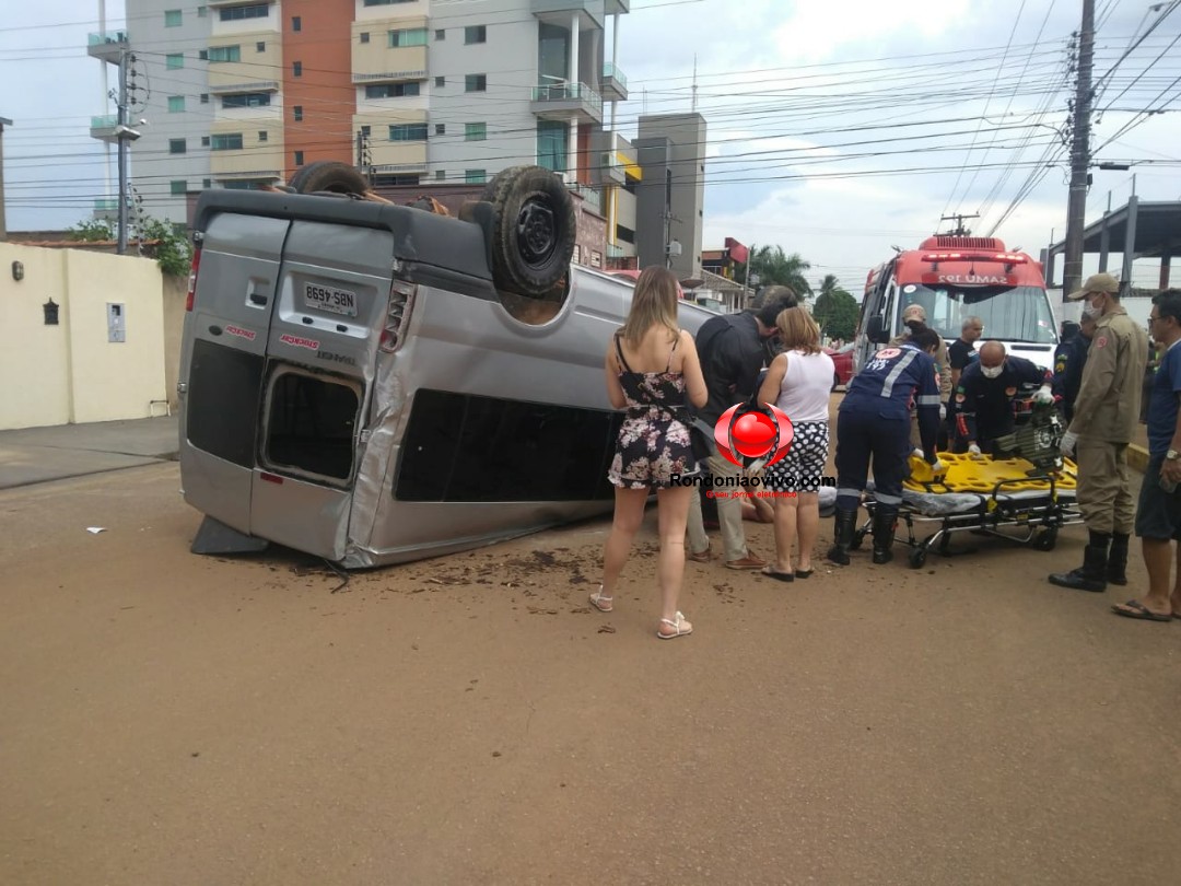 VÍDEO: Grave acidente resulta em capotamento de Van na região Central