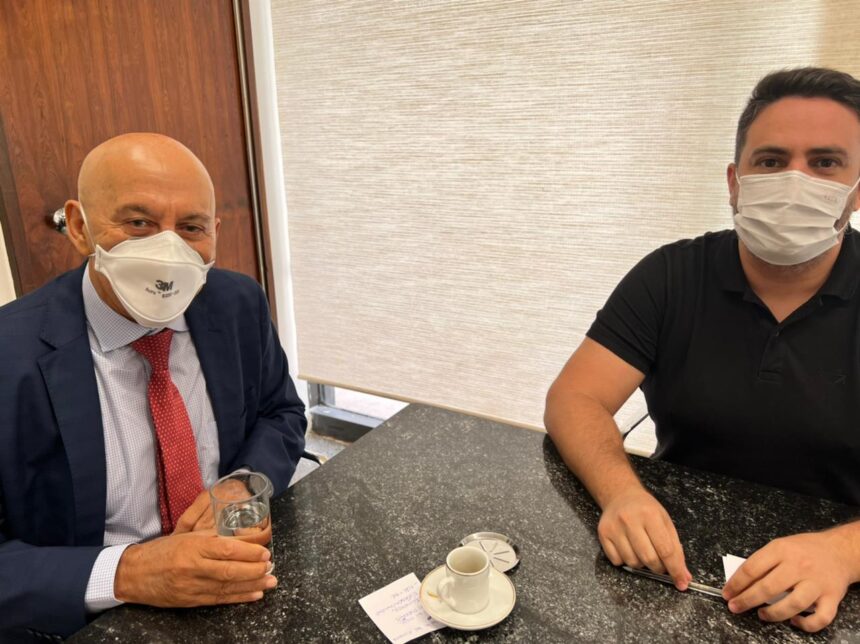 CONVERSAS: Confúcio Moura recebe o deputado federal Léo Moraes para discutir eleições em Rondônia