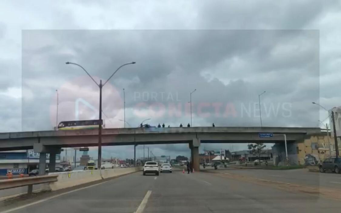 PORTO VELHO: Polícia Militar apaga pichações de facções criminosas em viadutos 