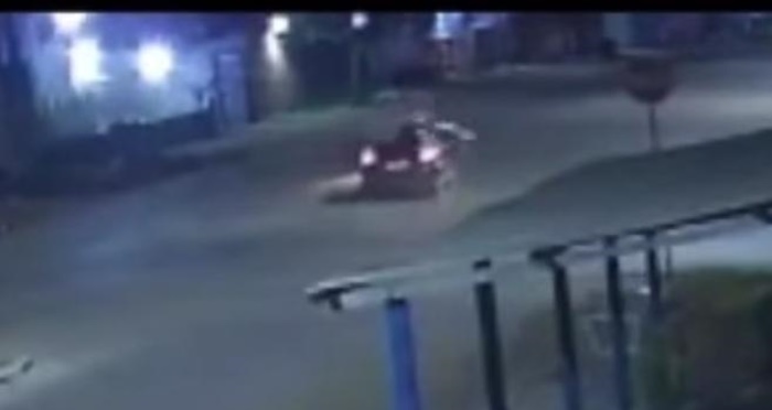 VÍDEO: Motorista foge após avançar preferencial e causar grave acidente com moto