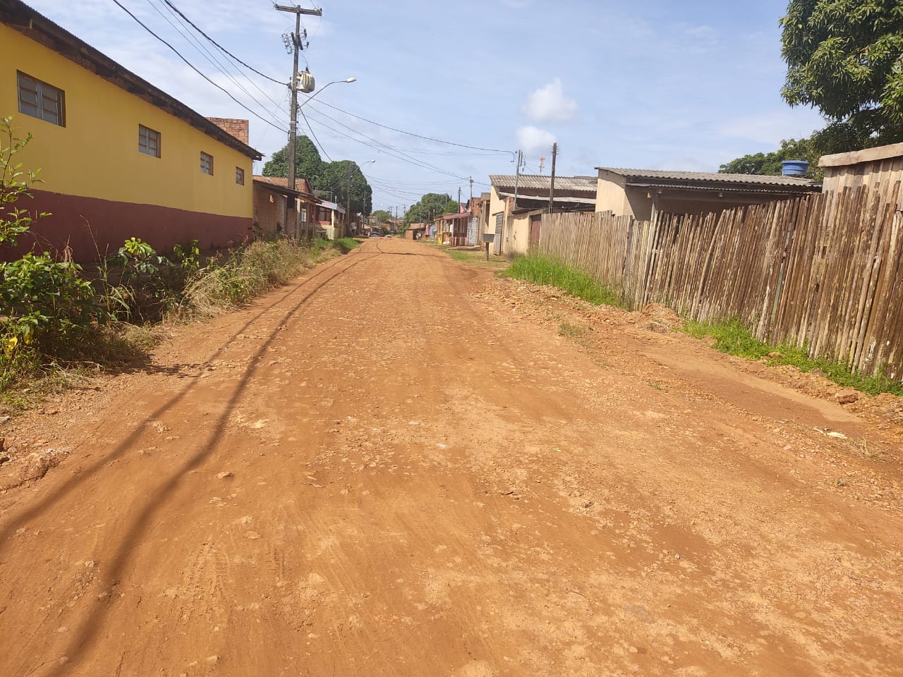 EDWILSON NEGREIROS: Após pedido de vereador, prefeitura encascalha rua no Bairro Caladinho