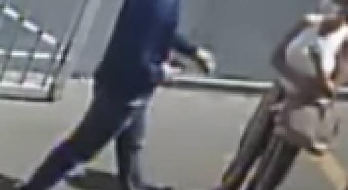 NA SAÍDA: Dupla assalta mulher que sacou dinheiro em banco na zona Sul