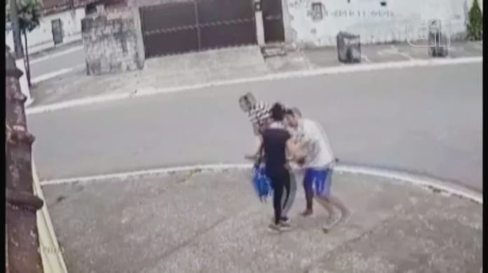 DE NOVO: Bandidos roubam toda a aposentadoria de idosa que fez saque em banco