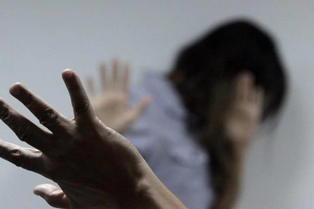 VIOLENTO: Por causa de chip de celular mulher é espancada pelo marido