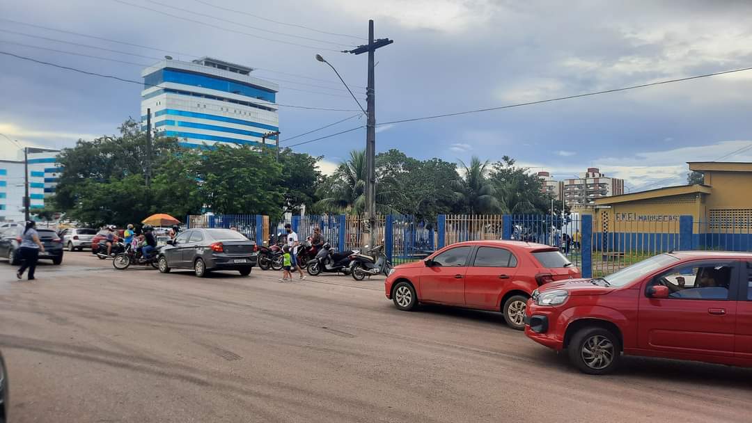 JÚNIOR QUEIROZ: Vereador vai viabilizar sinalização e faixa de pedestre na Escola Marise Castiel