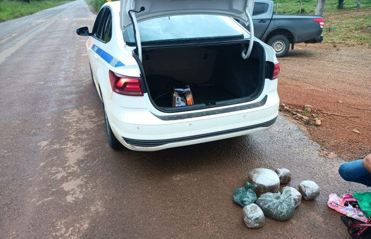 LEVOU A POLÍCIA: Mulher entrega boca de fumo e casal é preso com drogas, arma e objetos roubados