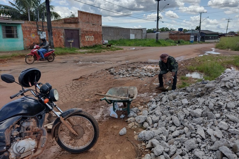 ABANDONO: Estrada da Areia Branca está intransitável e cheia de lixo, denunciam moradores