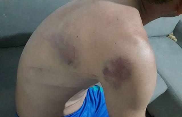 NA VISITA: Jovem apanha da ex-mulher por atrasar pensão alimentícia da filha