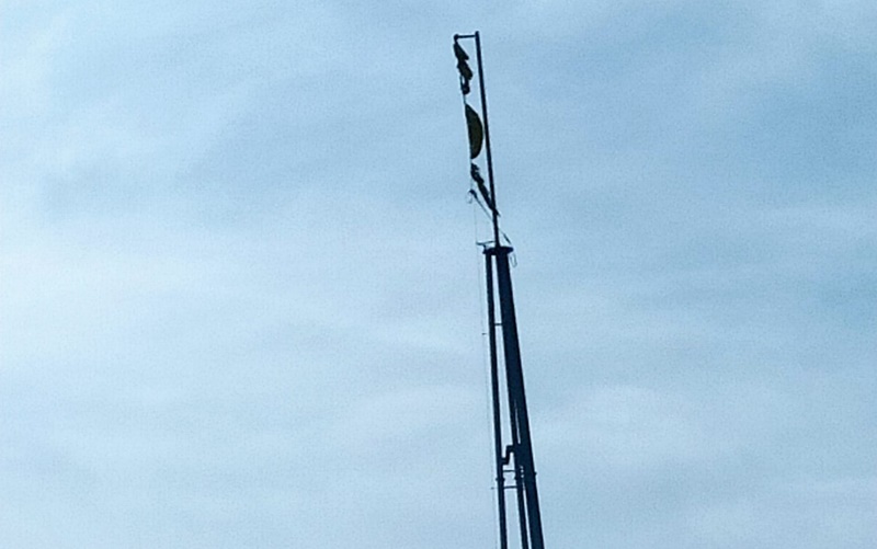 VEXAME: Bandeira de Porto Velho vira trapo na entrada da cidade