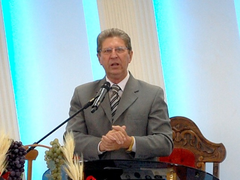 DESACERTO: Pastor não quer logomarca da Assembleia de Deus com pré-candidato