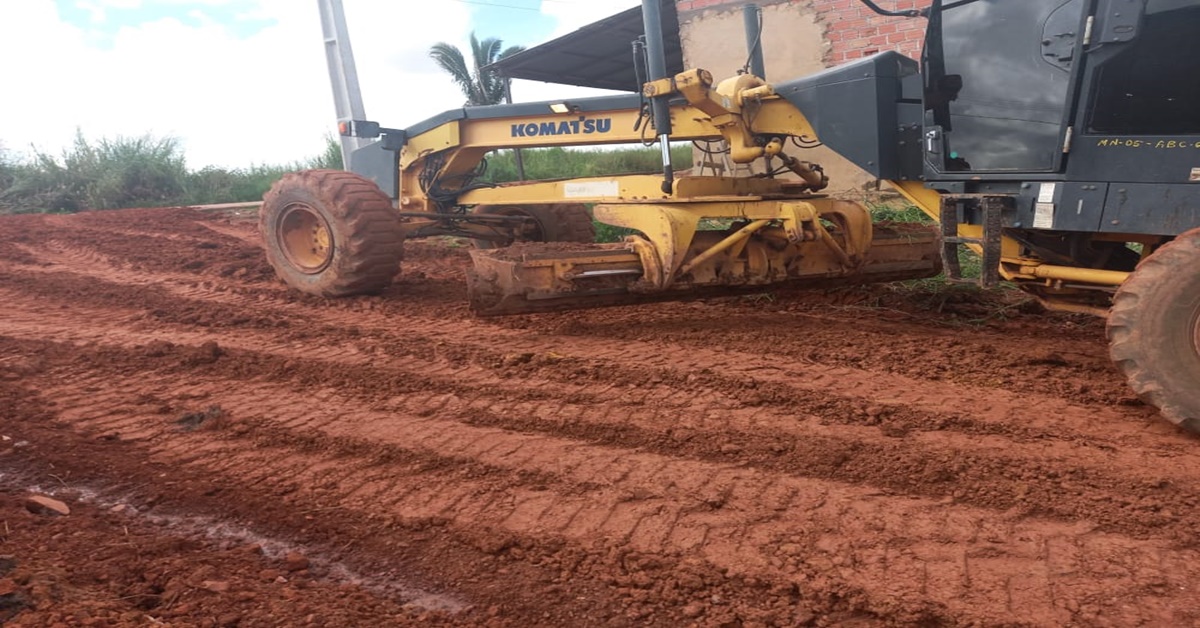 MELHORIAS: Prefeitura limpa rua na zona Norte após pedido de Edwilson Negreiros