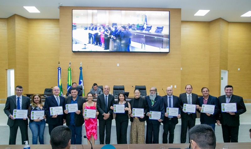 RECONHECIMENTO: Jornalistas são homenageados em sessão solene na ALE-RO