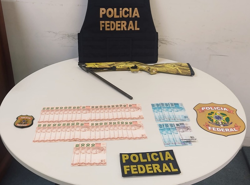 NOTAS FAKES: PF prende mulher recebendo dinheiro pelos Correios e armada