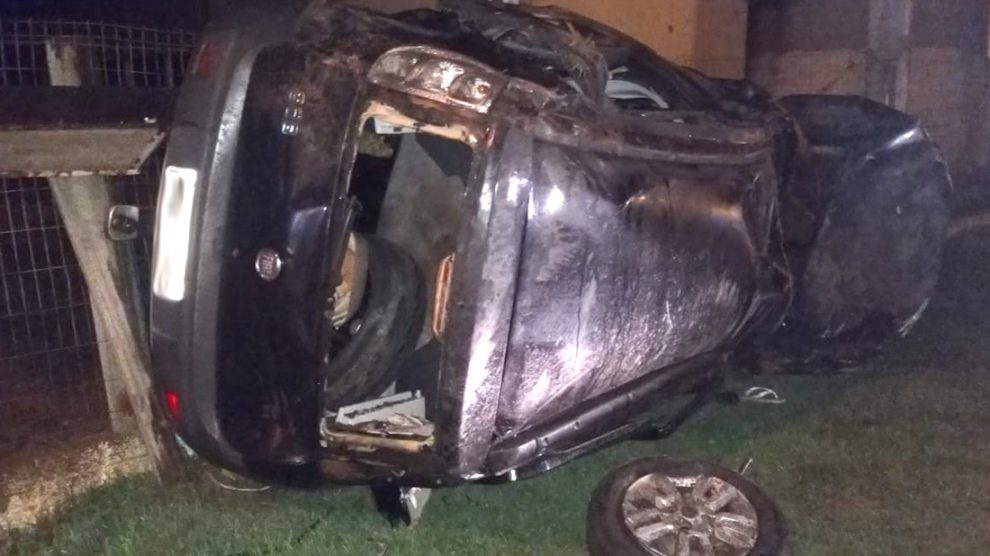 INSANO: Ladrão furta carro e vai preso após tentativa de homicídio e capotamento