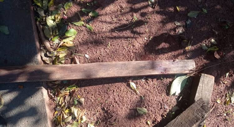 PAULADAS: Esposa é socorrida pelo cunhado ao ser agredida pelo marido