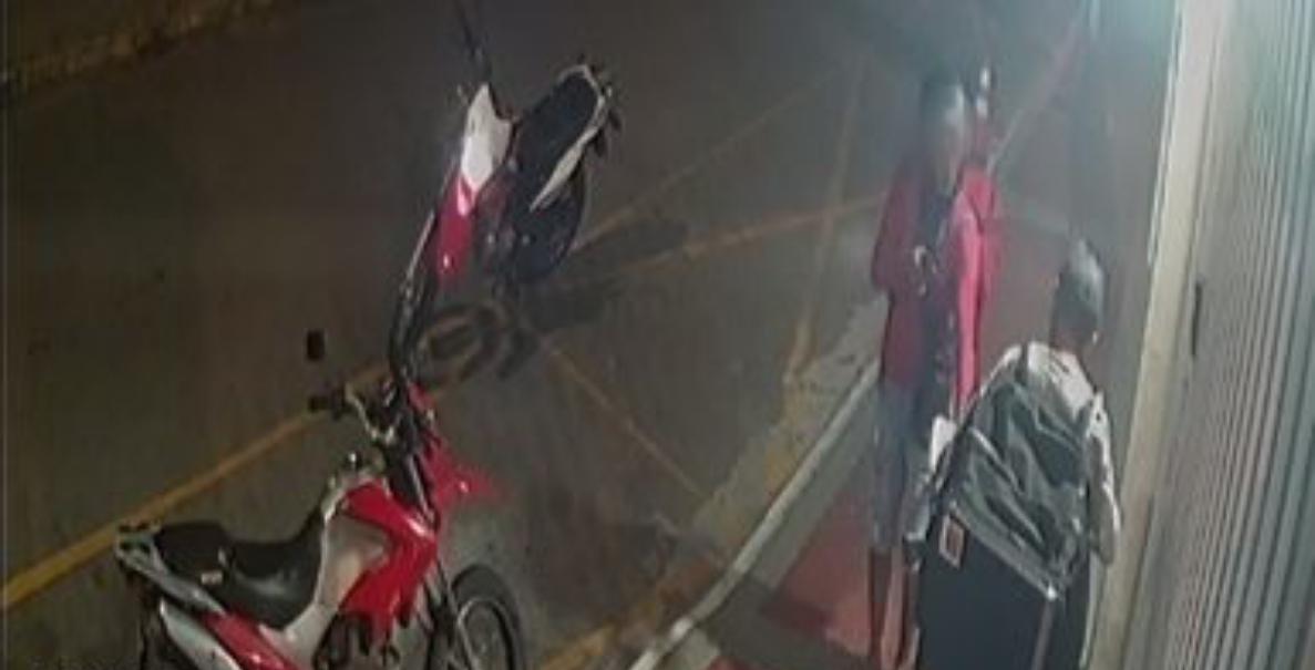 DUPLA ARMADA: Entregador de lanche é agredido e assaltado por criminosos