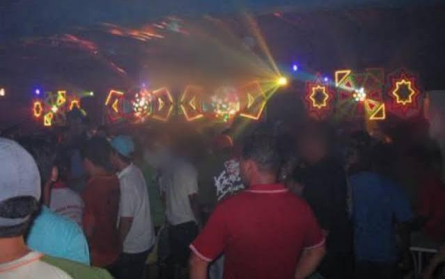 HOSPITALIZADO: Sargento da PM fica desacordado ao levar surra na frente de boate