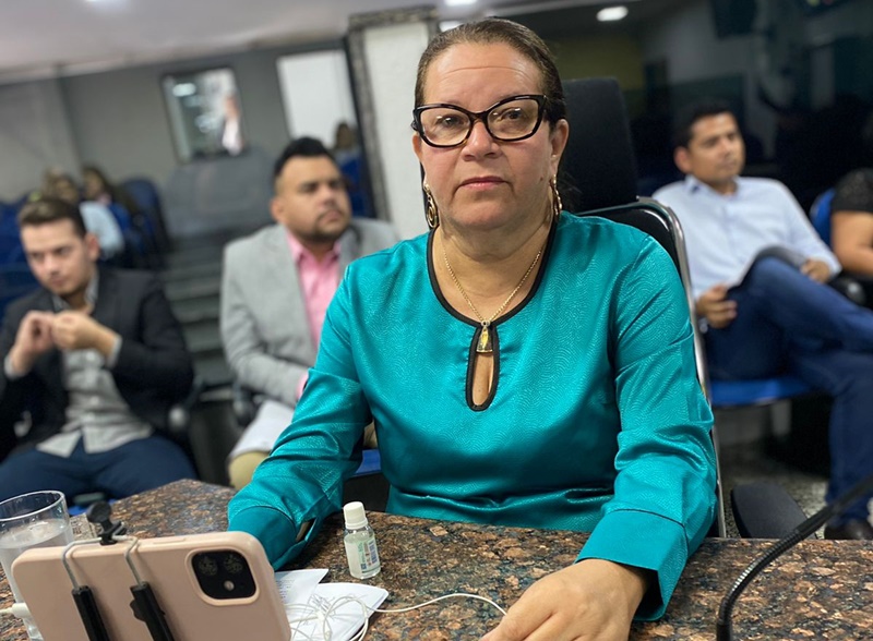 VEREADORA: Ellis Regina pede a manutenção dos microcopistas à frente dos exames da malária