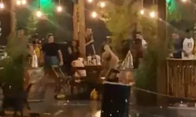 NO BAR: Jovem é esfaqueado na barriga pela amiga da ex-namorada durante briga