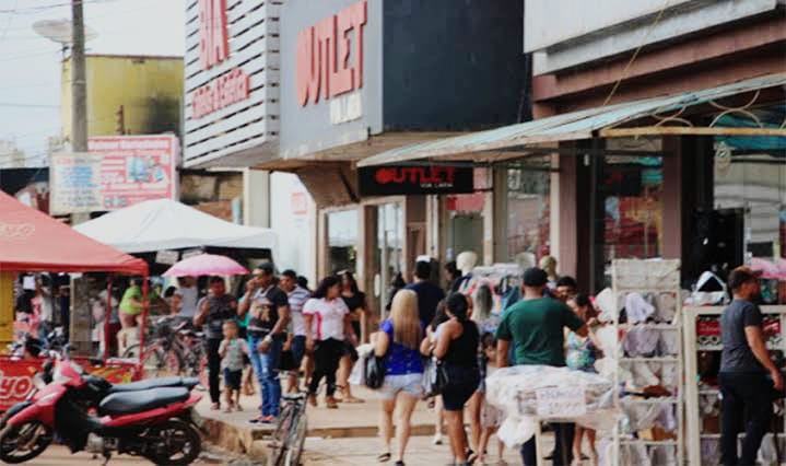 NÃO COLOU: Dupla flagrada armada em centro comercial diz que procurava emprego