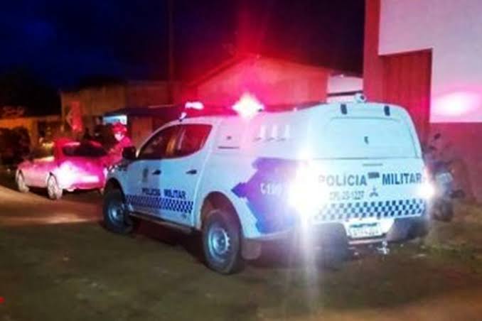 FUGA ALUCINADA: Motociclista sem habilitação bate em viatura da PM durante perseguição