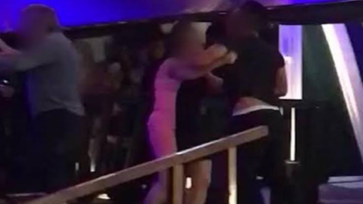 COVARDIA: Marido espanca mulher durante bebedeira em conveniência