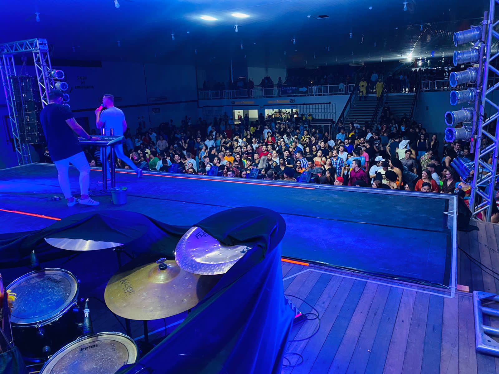 TOUR ISSO É CALYPSO: Cantora Joelma encanta os ji-paranaenses; show continua hoje em Porto Velho