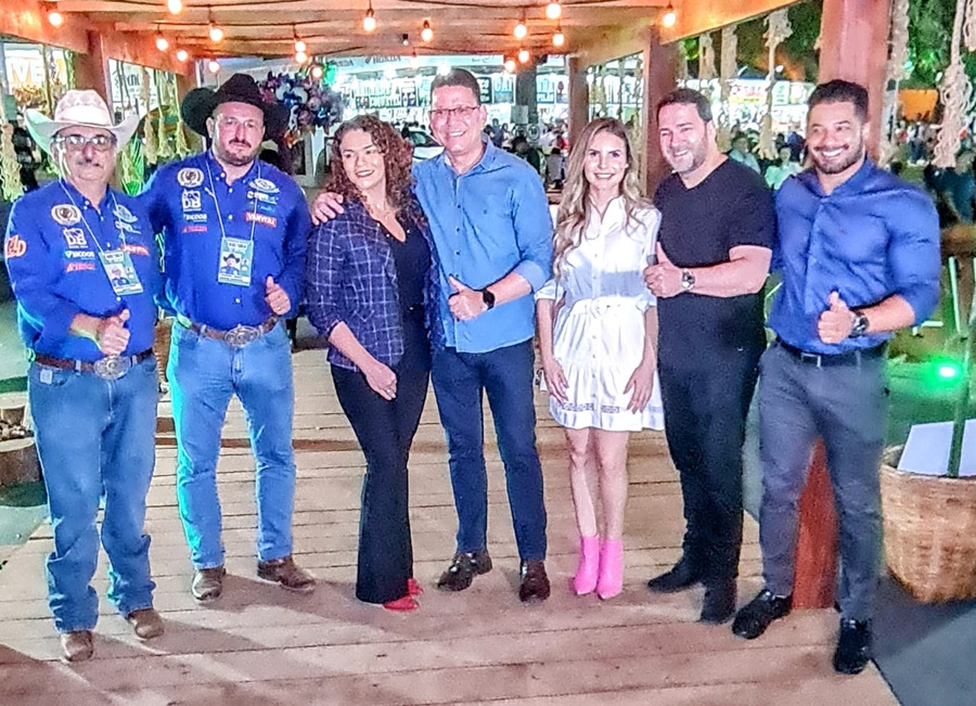 EVENTO: Alex Redano parabeniza organizadores pela realização da 37ª Expoari