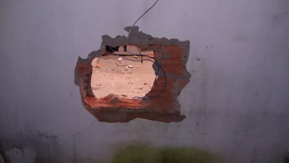 CRIMINALIDADE: Bandidos invadem estabelecimento comercial e fogem levando R$ 5 mil 