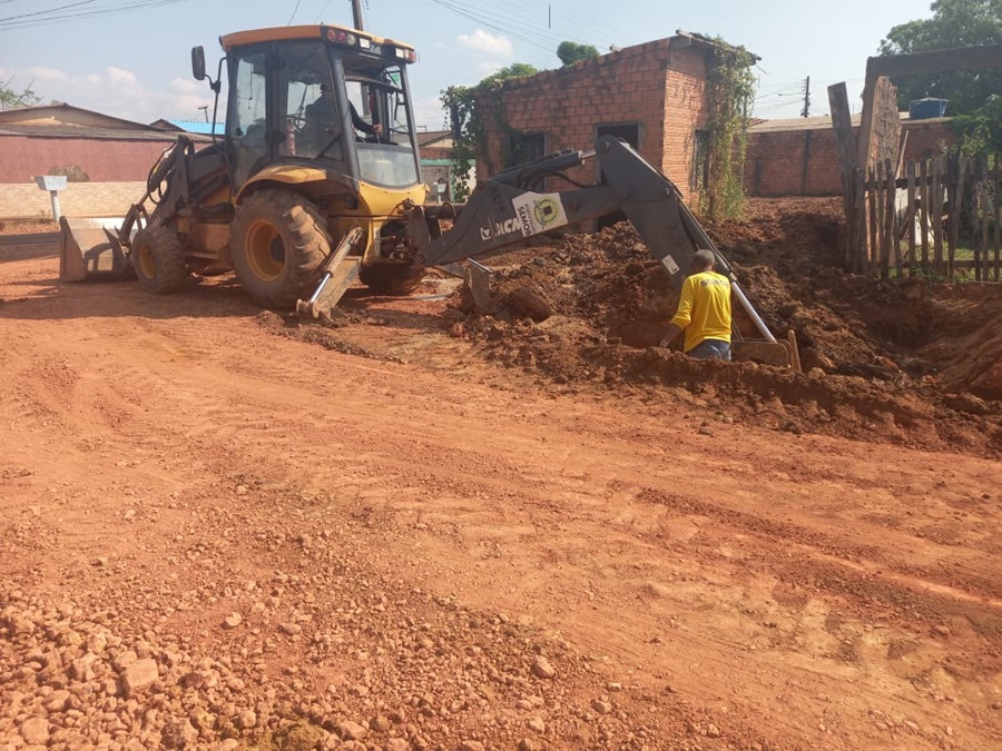 EDWILSON NEGREIROS: Prefeitura asfalta 12 ruas do Bairro Socialista, na zona Leste 