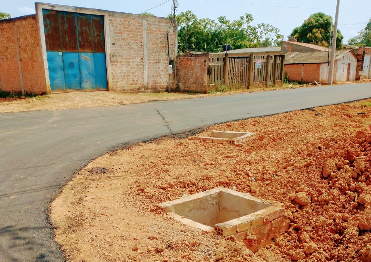 EDWILSON NEGREIROS: Vereador pede e prefeitura asfalta e coloca bueiro em rua da zona Sul