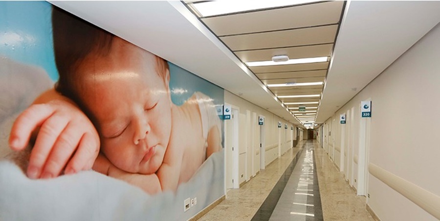 FORA DA LEI: Estudo alerta para assédio de marcas a profissionais de maternidades