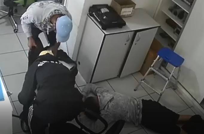 AMORDAÇADO: Assaltantes fazem dono de residência refém e fogem com carro e outros objetos