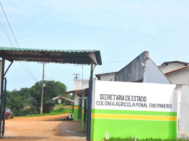 TRÁFICO: PM prende acusado tentando jogar drogas para dentro de penitenciária