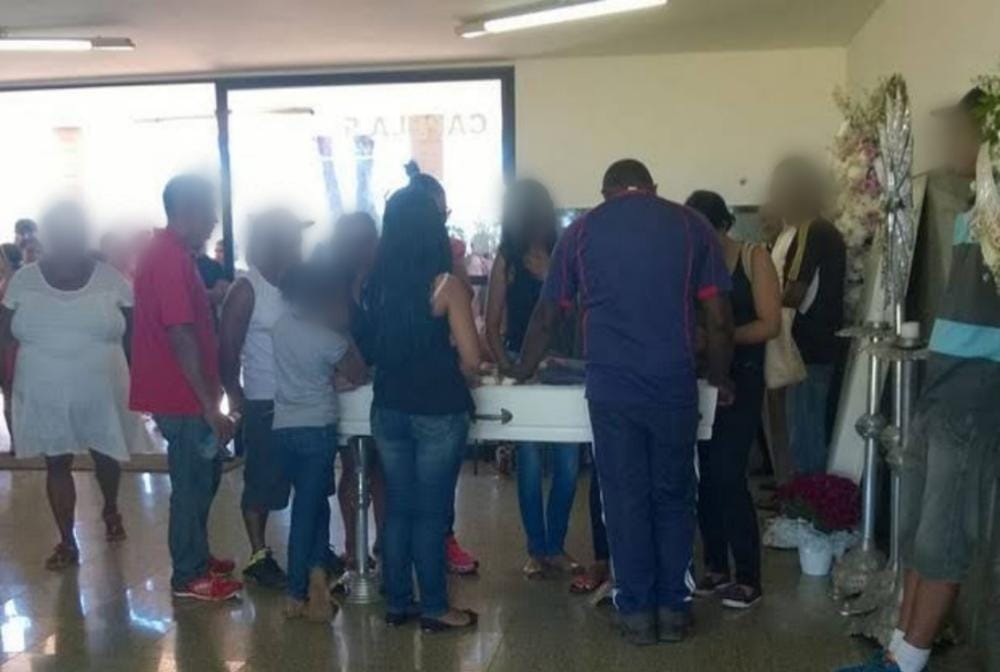 SEM PIEDADE: Bandidos armados invadem velório e fazem arrastão na capital