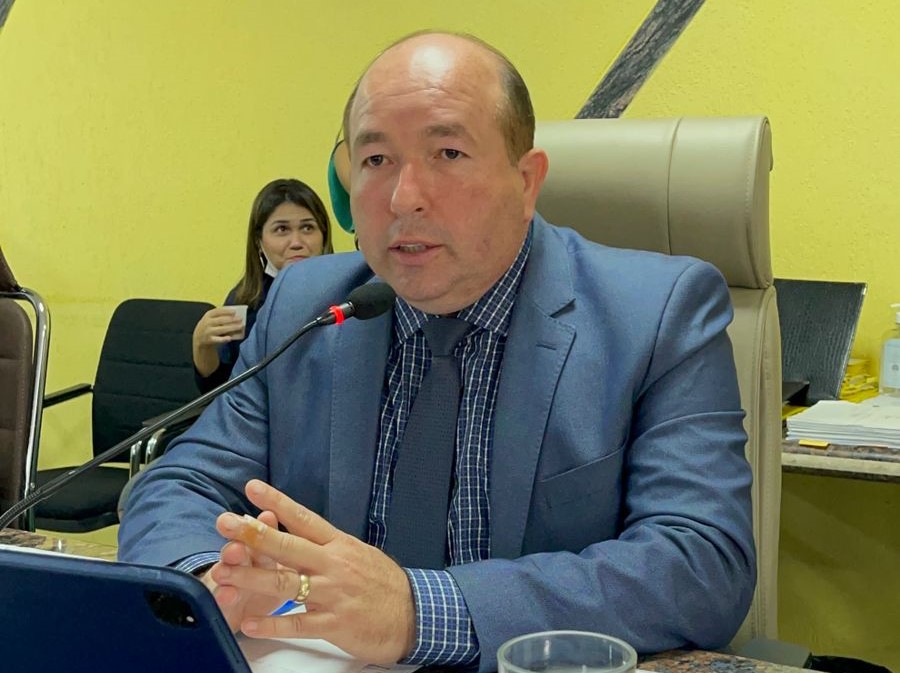 EDWILSON NEGREIROS: Ruas do bairro Porto Cristo são iluminadas pela Emdur após pedido de vereador