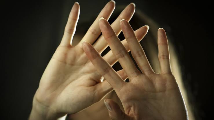 AGRESSOR PRESO: Mulher é surrada após ser acusada de ter relações com o filho