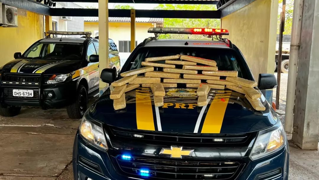 OUTRO FLAGRANTE: PRF prende passageiro de ônibus com 21 quilos de maconha na BR-364
